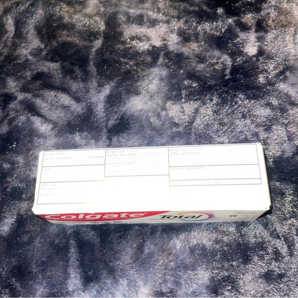 Colgate total toothpaste - Picture 10 of 11